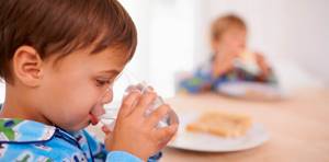 Чем кормить ребенка после рвоты: 8 частых причин рвоты, рекомендованные и запрещённые продукты
