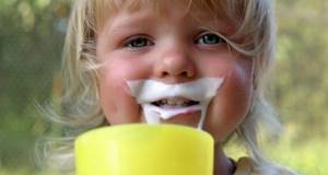 Детский кефир: 6 полезных свойств, 3 правила кормления, возможные реакции