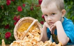 Если ребенок отравился грибами: обзор 8 симптомов отравления, первая помощь, профилактика