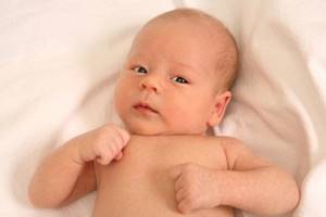 Когда можно выкладывать новорожденного на животик, как часто: 7 преимуществ и советы педиатра