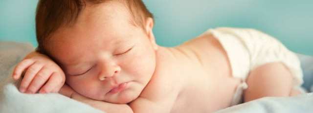 Когда можно выкладывать новорожденного на животик, как часто: 7 преимуществ и советы педиатра