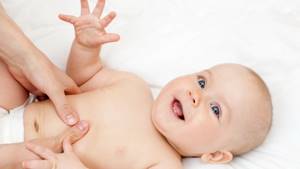 Колики у новорожденного: что делать и о 8 способах помощи малышу рассказывает доктор