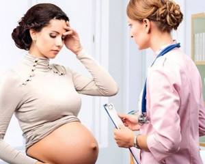 Почему идут кровянистые выделения при беременности