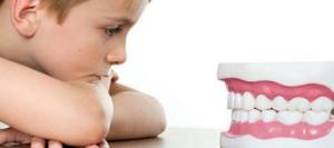 Почему ребенок скрипит зубами во сне: причины, нужно ли лечить, мнение комаровского