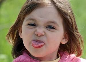 Пятна на языке у ребенка: 6 разновидностей, правила лечения