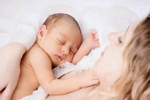 Вазелиновое масло для новорождённых: 7 способов применения от врача-педиатра