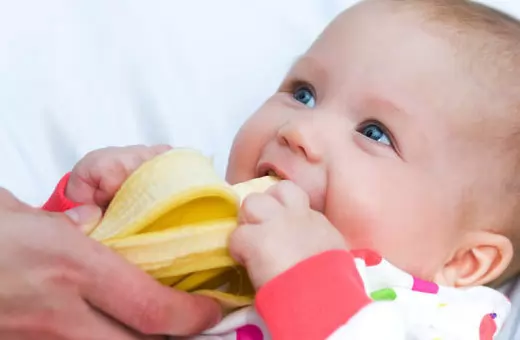 Бананы при грудном вскармливании: польза и возможный вред, 3 правила введения в рацион