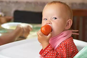 Когда ребенку можно давать помидор: 4 правила и 4 главных противопоказания