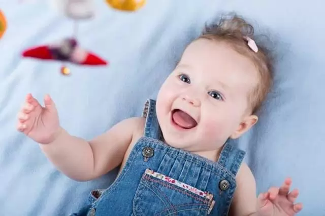 Мобиль в кроватку для новорожденных: разновидности и как выбрать, обзор 5 лучших моделей