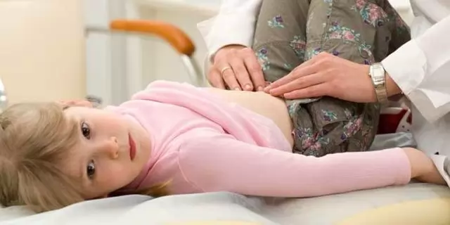 У ребенка болит живот в области пупка: 22 возможных причины, 6 методов диагностики, лечение