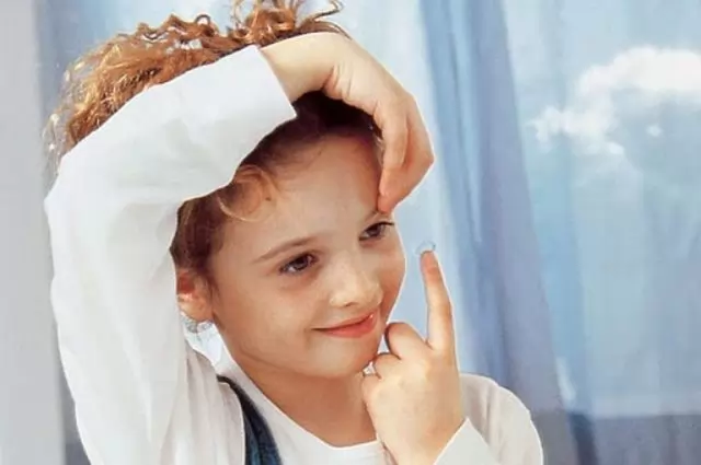 Уход за контактными линзами у детей: с какого возраста можно носить линзы детям?